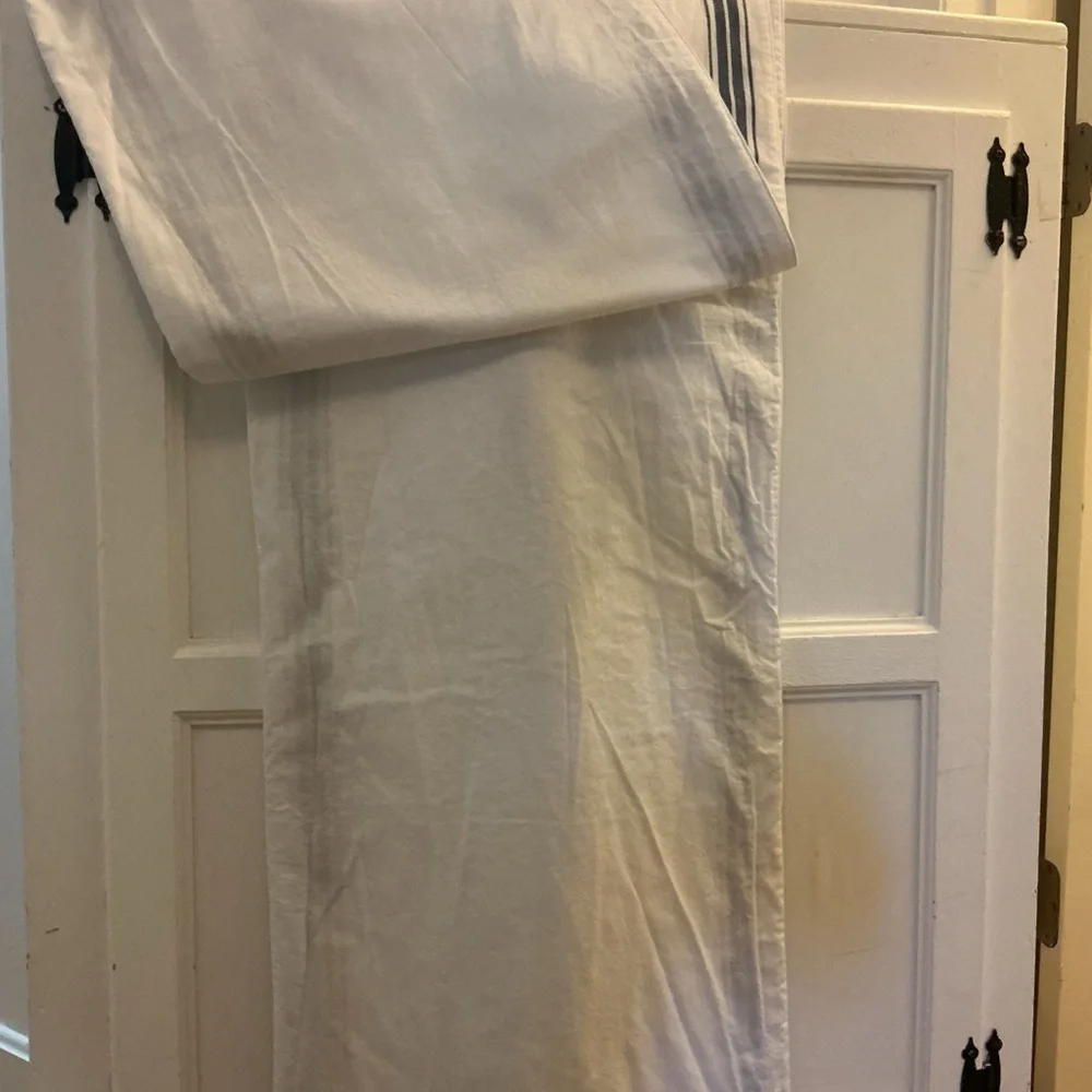 Williams Sonoma Crisp White Runner 108”/16”